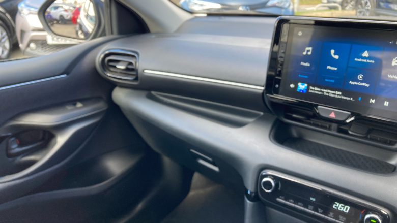 Toyota Yaris 1.5 Hybrid Design 5dr CVT Hybrid Hatchback